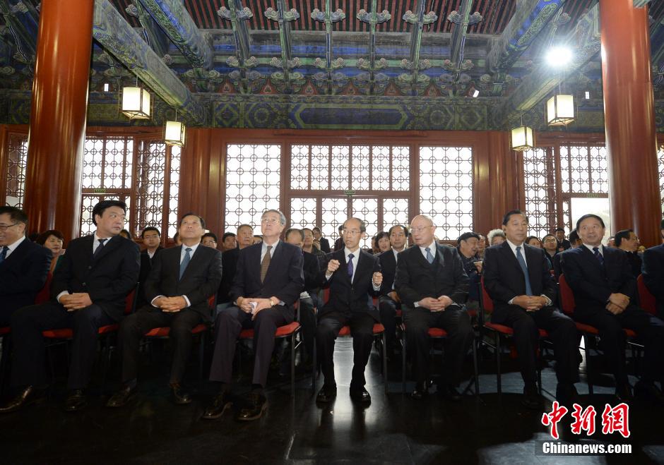 纪念孙中山诞辰149周年 各界人士拜谒中山陵