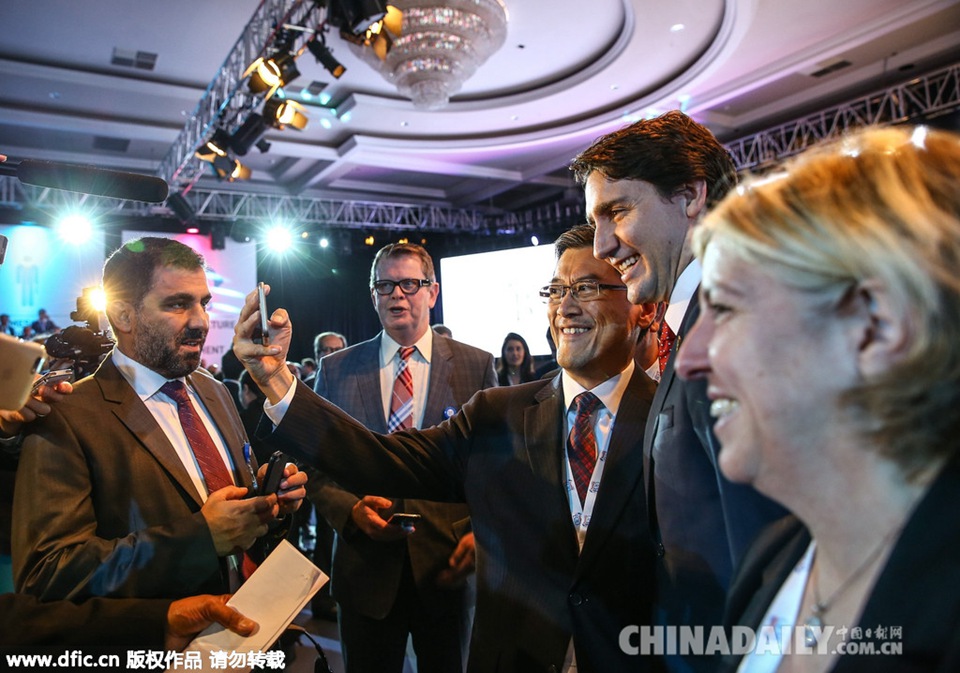 G20峰会：加拿大新总理人气高 与会者争相与其合影
