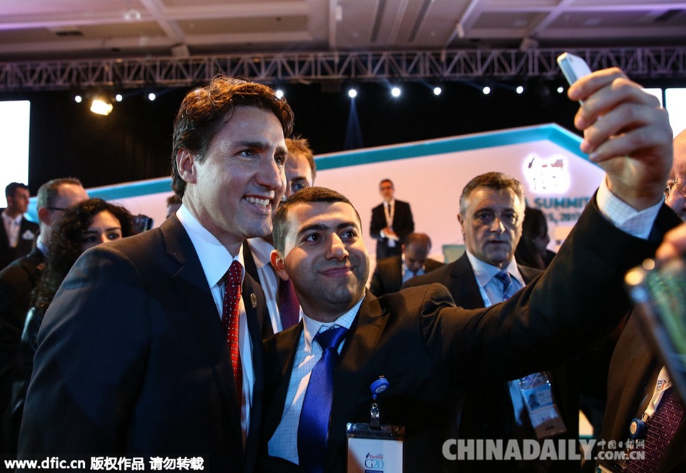 G20峰会：加拿大新总理人气高 与会者争相与其合影