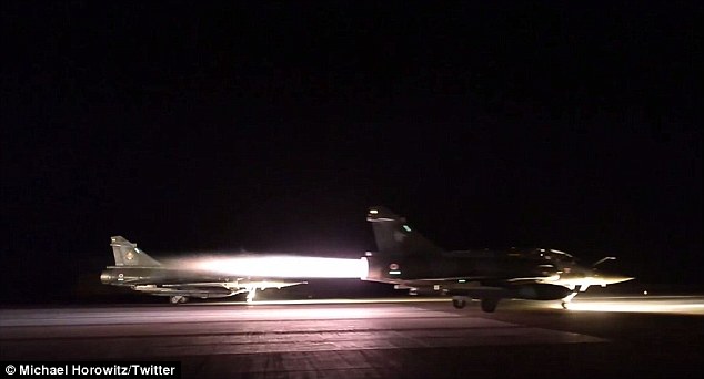 战机升空 法国猛烈空袭ISIS