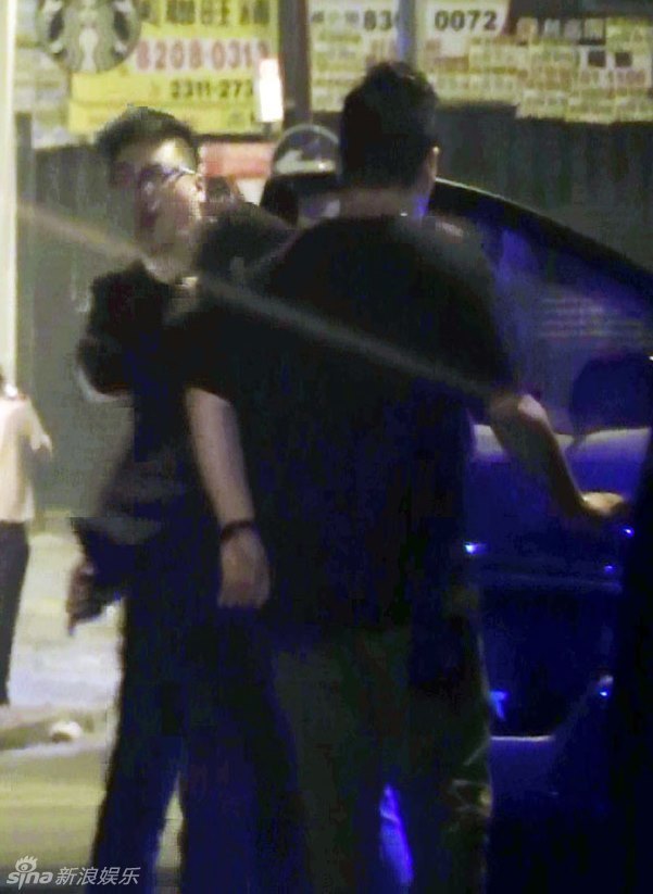 明星醉酒后百态 扇巴掌索吻送抱睡断片