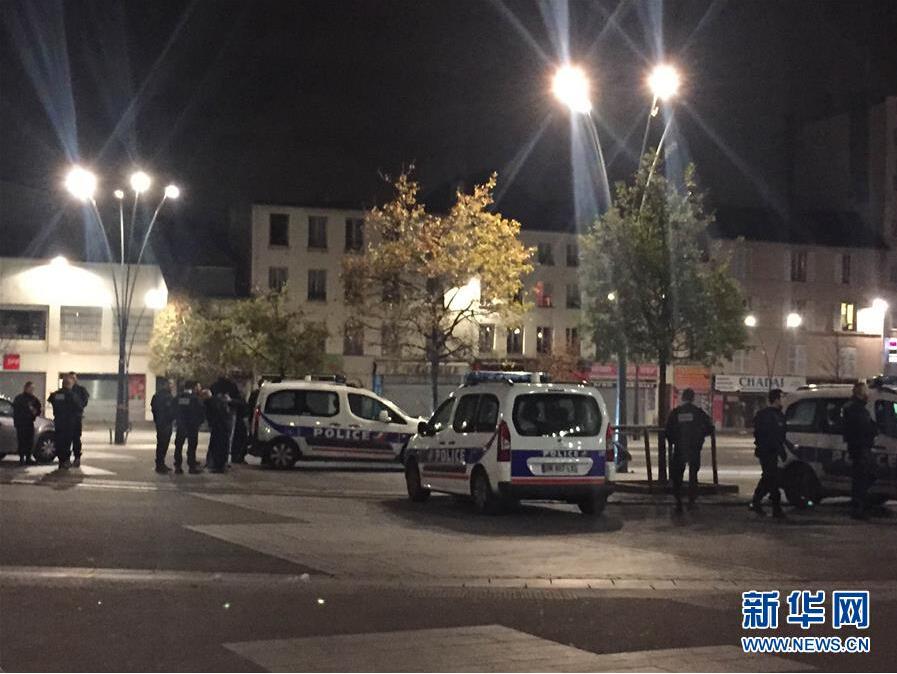 法国特种部队在巴黎北郊发起反恐突击