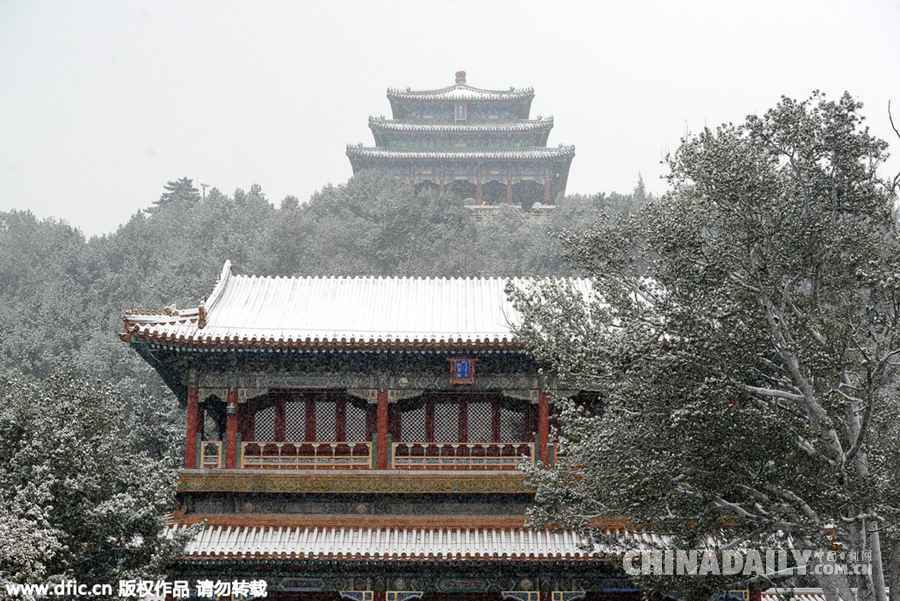 雪染紫禁城 红墙“白瓦”一秒穿越