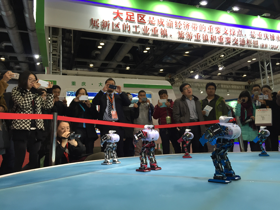 美女机器人亮相世界机器人大会