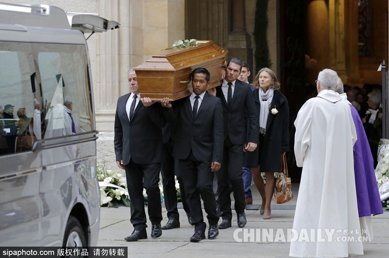 巴黎恐袭事件遇难者葬礼仪式举行