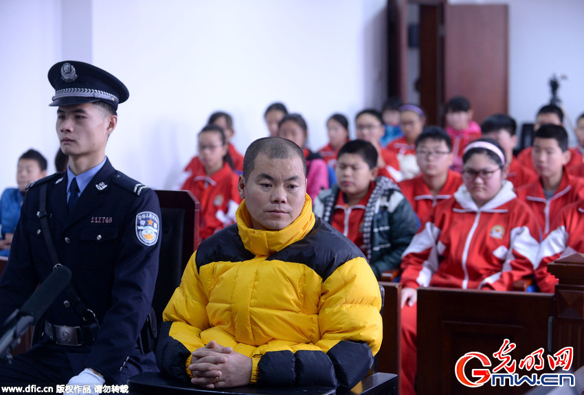 北京40名中学生旁听 现场接受法治教育