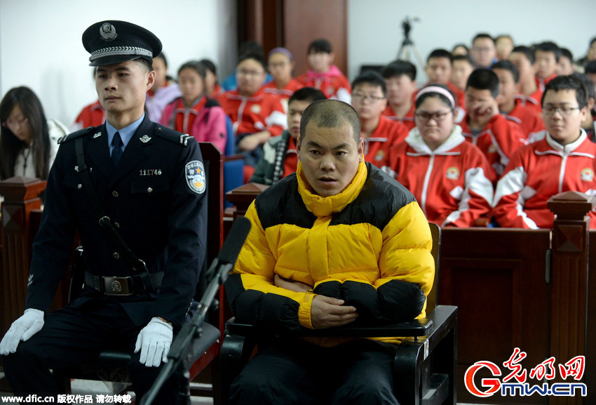 北京40名中学生旁听 现场接受法治教育