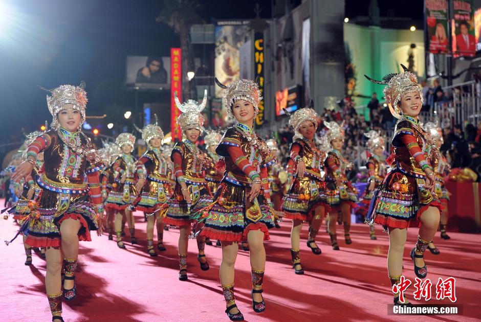 第84届好莱坞圣诞大游行 中国大学生舞动星光大道