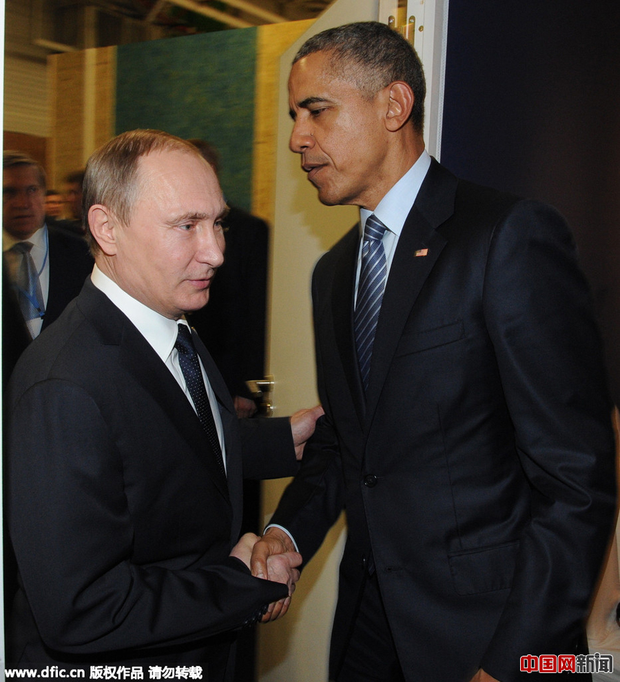 奥巴马与普京进行双边会谈 双方握手表情尴尬