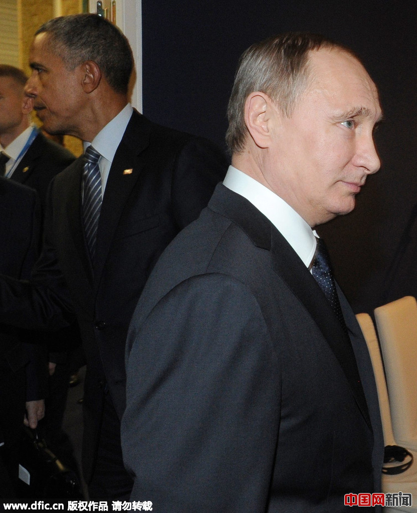 奥巴马与普京进行双边会谈 双方握手表情尴尬