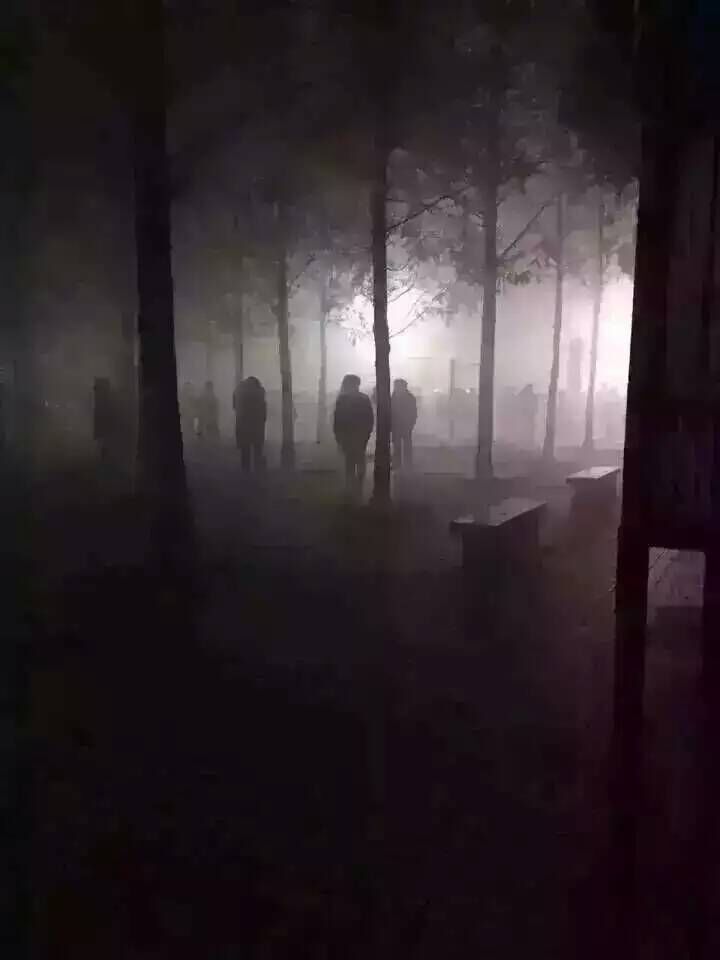 北京PM2.5破千 广场舞午夜幽魂