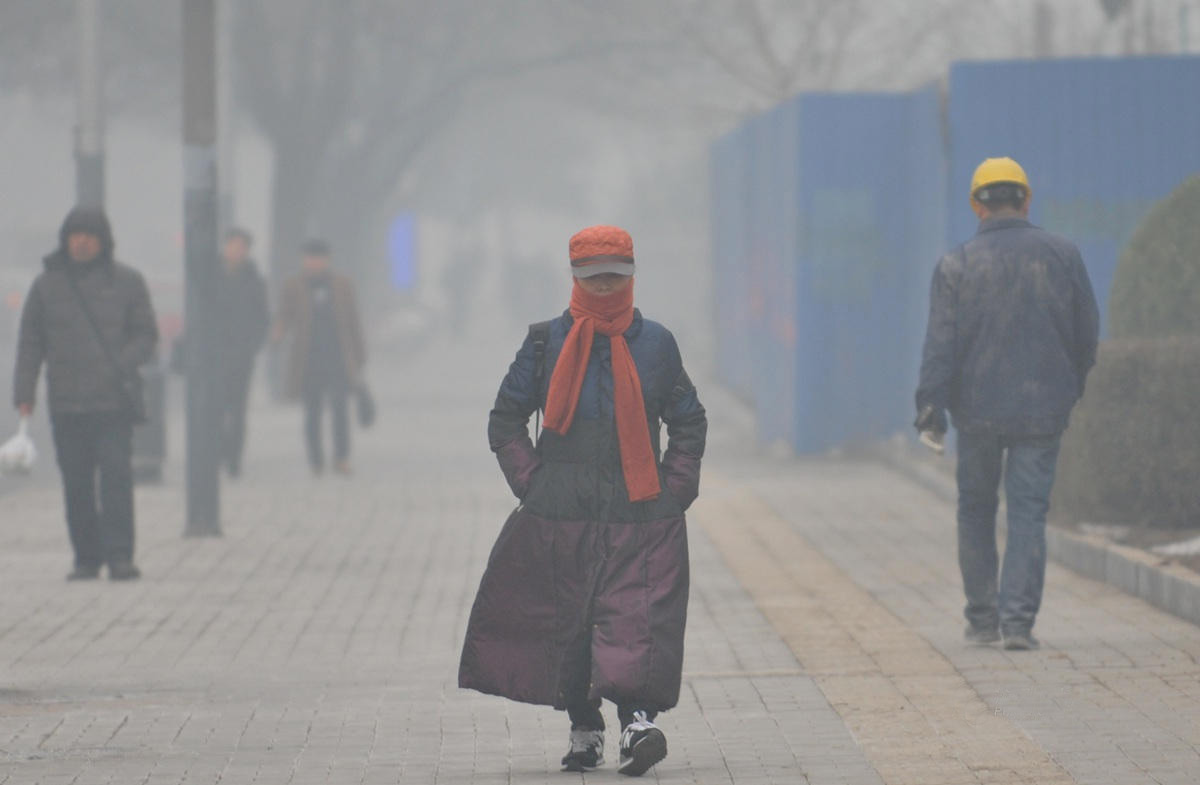 雾霾中的北京生活：天安门看升旗仪式