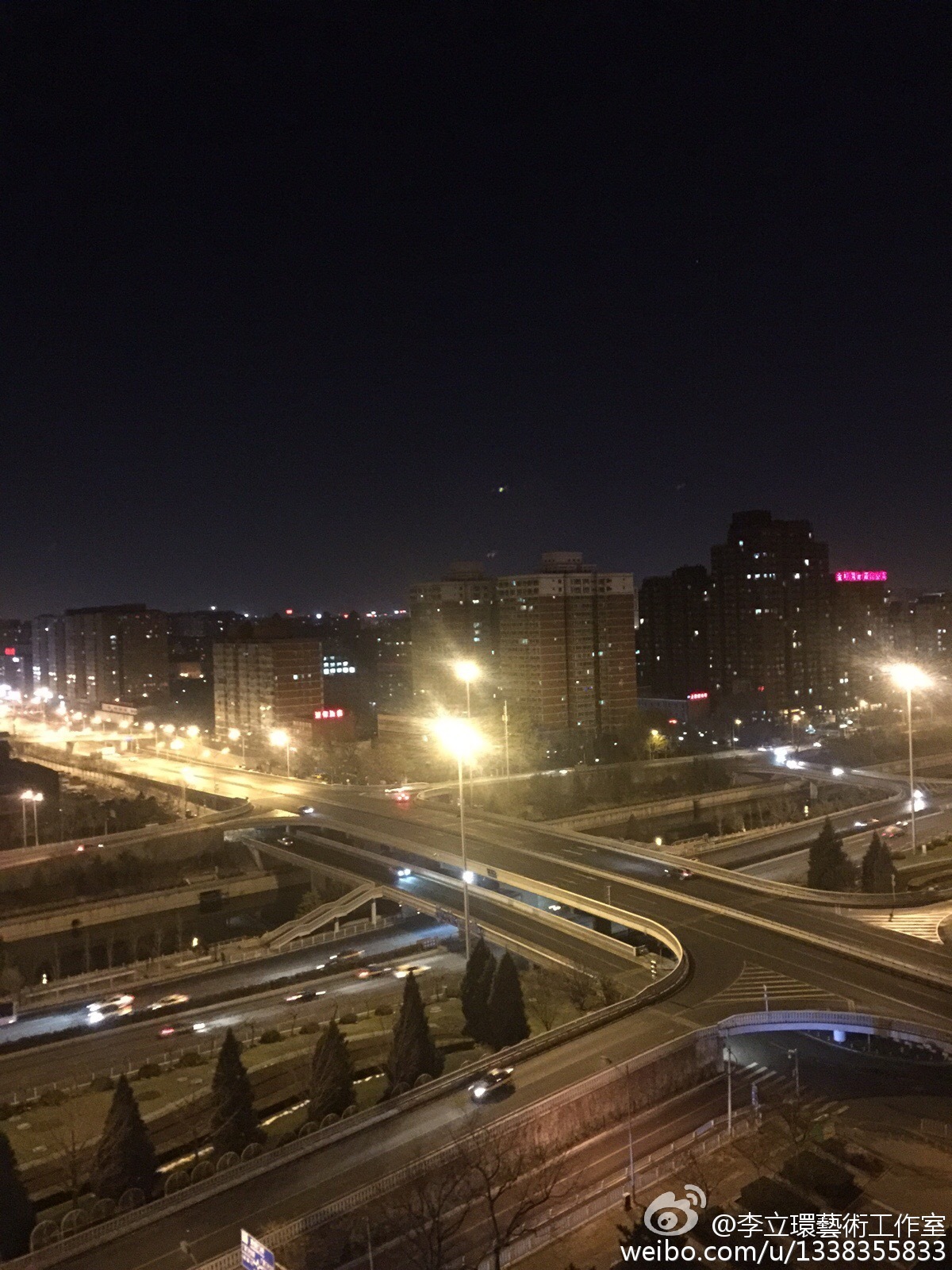 网友晒北京雾霾消散后的夜空