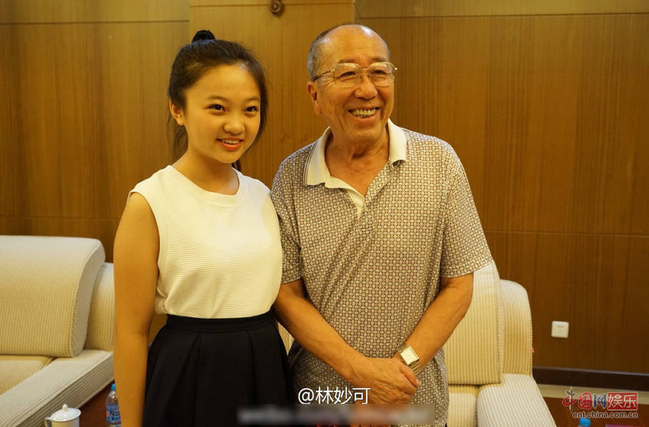 林妙可晒彩排照被指长残 盘点20位童星今昔对比照