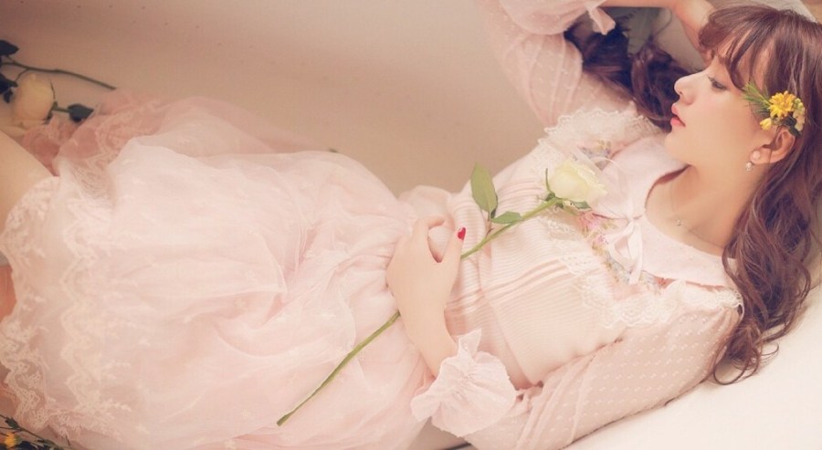 郭富城女友曾是LOL安妮Coser 王思聪笑了