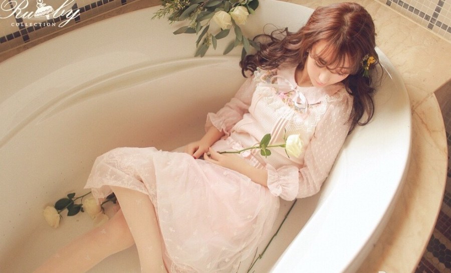郭富城女友曾是LOL安妮Coser 王思聪笑了