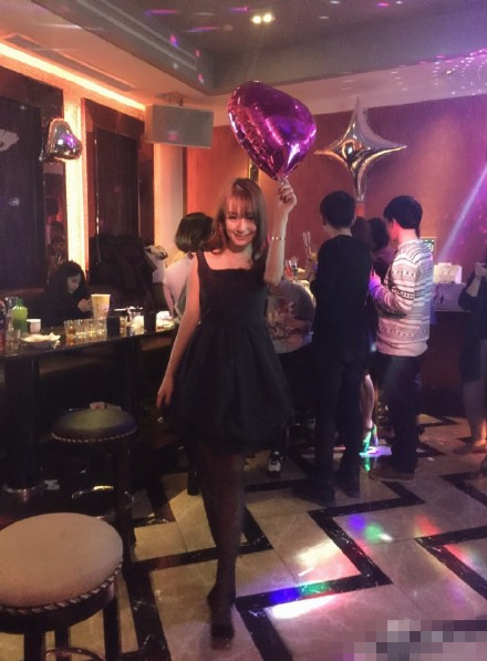 郭富城女友曾是LOL安妮Coser 王思聪笑了
