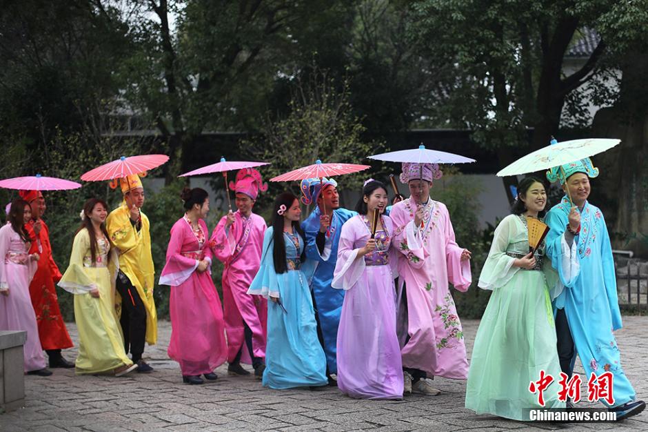 “江南四大才子”走进苏州唐寅园“点秋香”