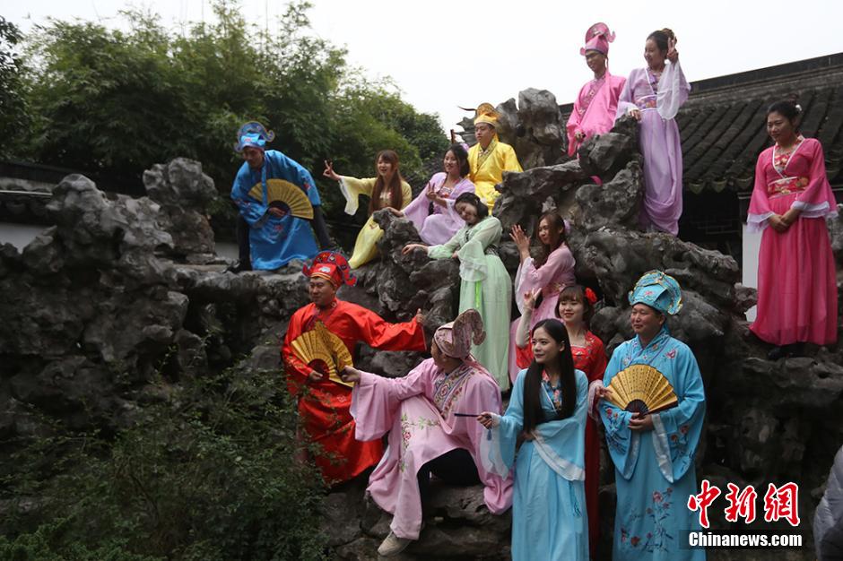 “江南四大才子”走进苏州唐寅园“点秋香”