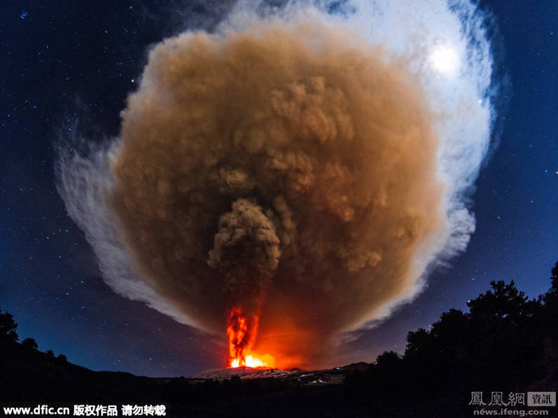 意大利埃特纳火山喷发瞬间