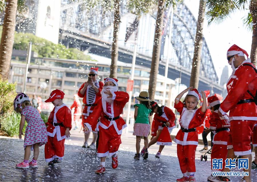 悉尼举行圣诞老人趣味跑
