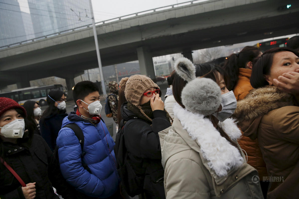 北京上班族纷纷戴上口罩 如非典重现