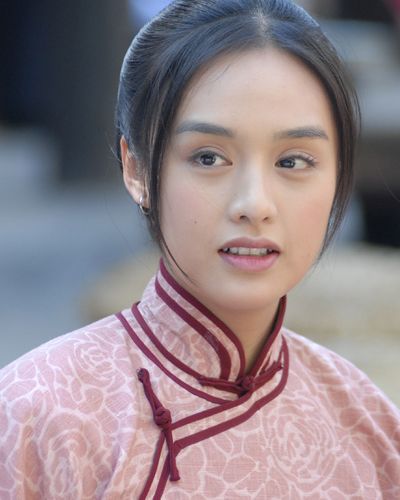 韩红晒军装宣布退役 揭军艺校花出身的女星现状