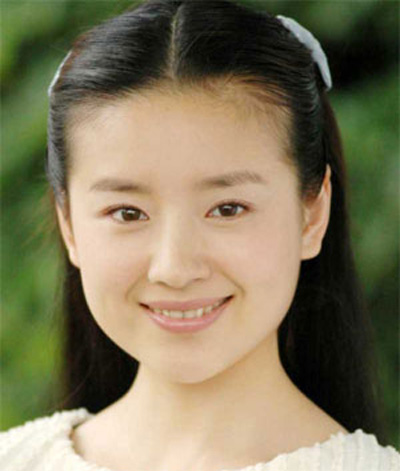 韩红晒军装宣布退役 揭军艺校花出身的女星现状