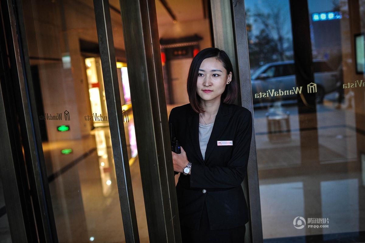 超五星级酒店保安员 颜值高爱文艺