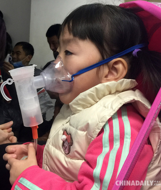 北京持续雾霾天气 雾化治疗患儿增多