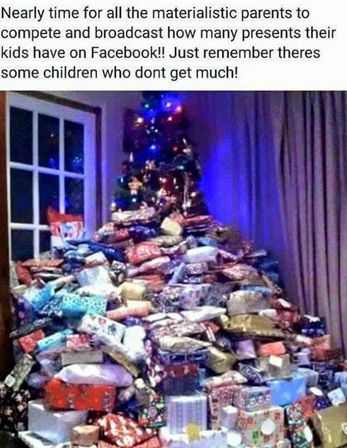 辣妈为孩子准备三百件圣诞礼物遭炮轰