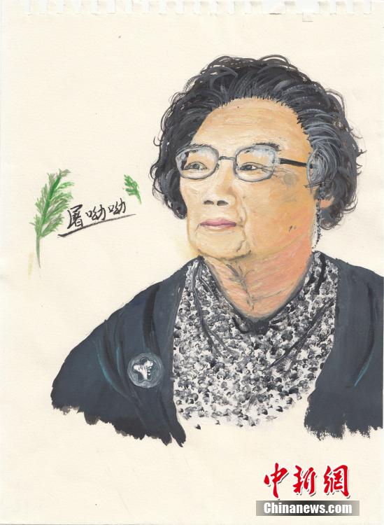 学弟学妹为屠呦呦作画 “大师姐”形象萌意十足