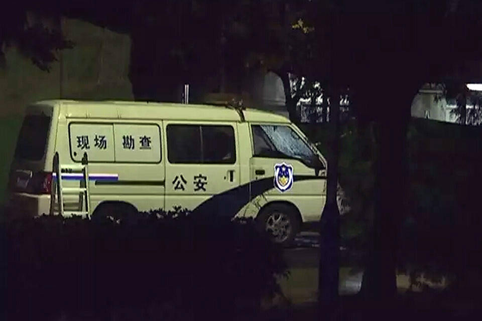 广东未成年姐弟出租屋遇害 姐姐赤身疑遭性侵
