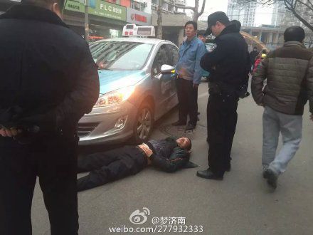 年度三起“碰瓷戏”盘点 街头吐血演技浮夸