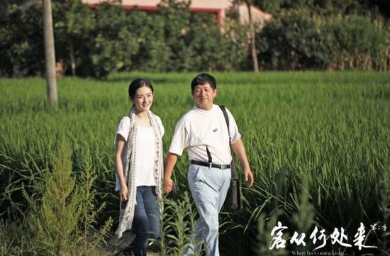 谢娜回乡祭祖 自曝父亲遭强拆被非法拘禁