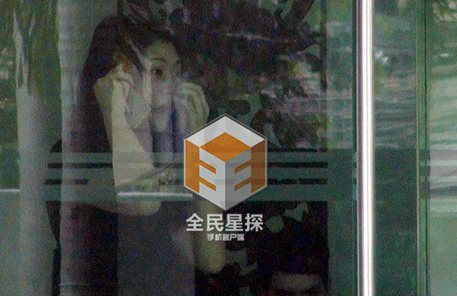 钟汉良疑隐婚被坐实 酒店与妻女团聚