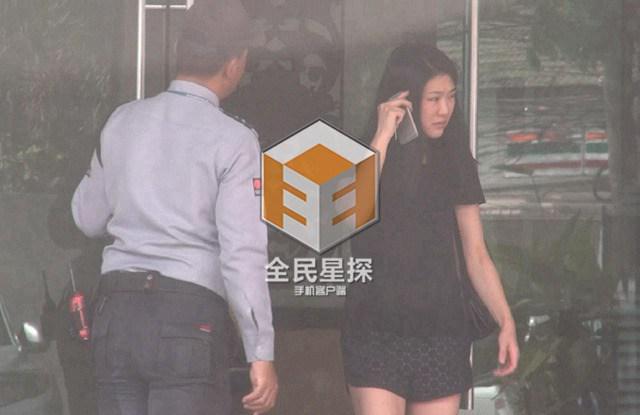 钟汉良疑隐婚被坐实 酒店与妻女团聚