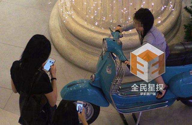 钟汉良疑隐婚被坐实 酒店与妻女团聚