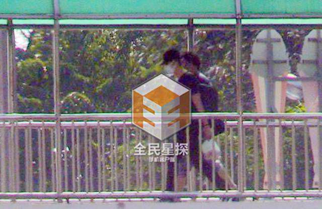 钟汉良疑隐婚被坐实 酒店与妻女团聚