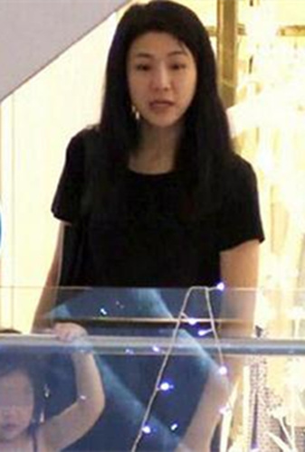 钟汉良疑隐婚被坐实 酒店与妻女团聚