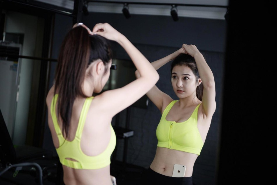 “乳神”模特：从青涩学生到名模