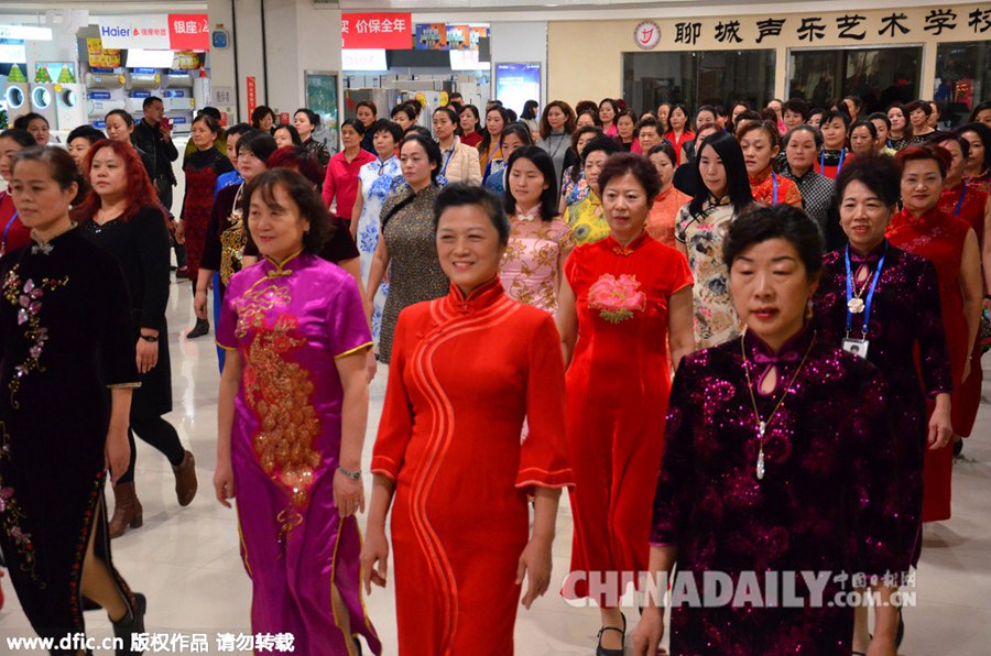 山东大妈穿旗袍培训 备战电视剧海选