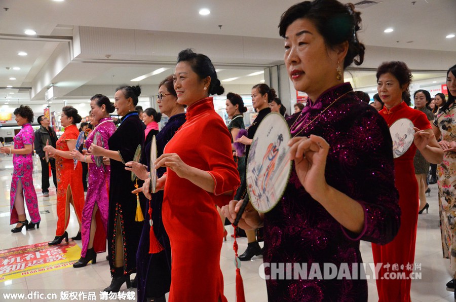 山东大妈穿旗袍培训 备战电视剧海选