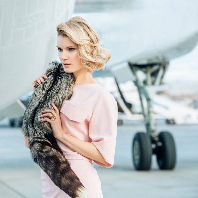拉脱维亚航空公司推出美女空姐新年挂历