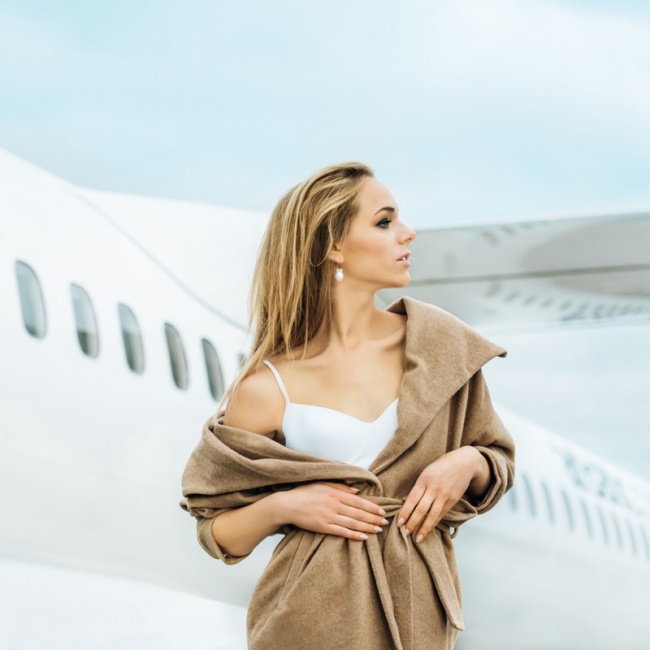 拉脱维亚航空公司推出美女空姐新年挂历