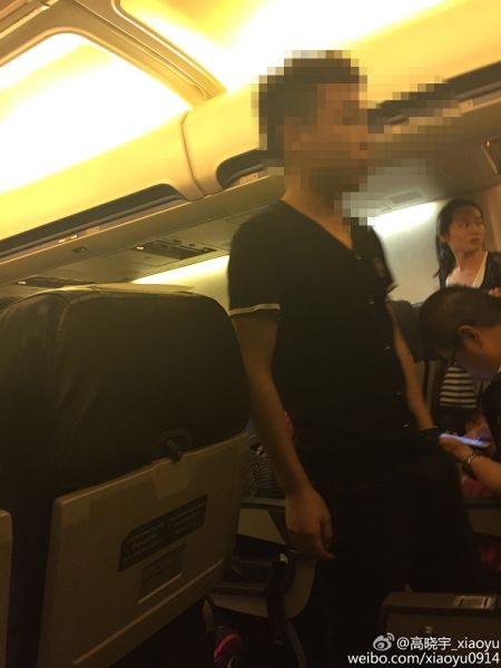 旅客大闹泰国航班：在机坪吸烟