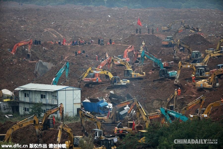 百余台重型机械奋战深圳滑坡现场