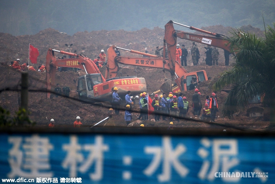 百余台重型机械奋战深圳滑坡现场