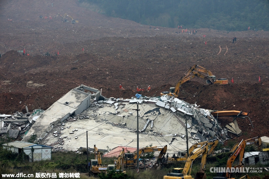 百余台重型机械奋战深圳滑坡现场