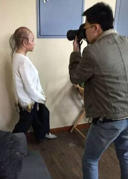 刘晓庆演大反派 秃头造型引热议